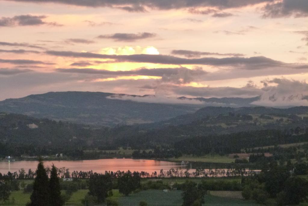 Miravalle Suites Paipa Exteriör bild
